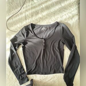Hollister Women's Black Long Sleeve Tee